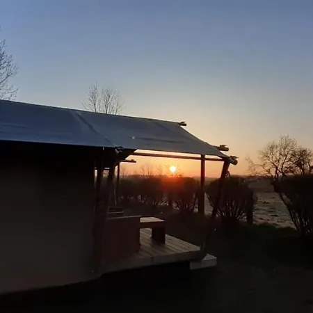 Tente Familiale Au Hautoreille * Bannes (Haute-Marne)